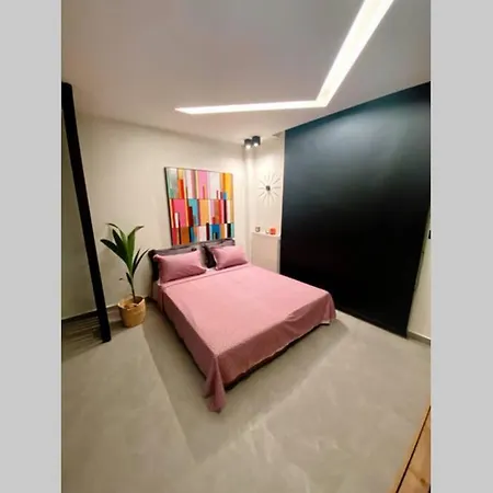 Vyron 1 Elegance * 尼亚米卡尼奥纳