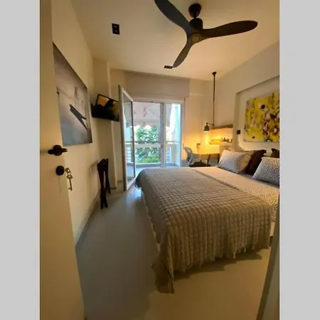 Vyron 1 Elegance * 尼亚米卡尼奥纳