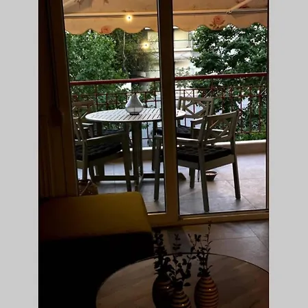 Vyron 1 Elegance 公寓